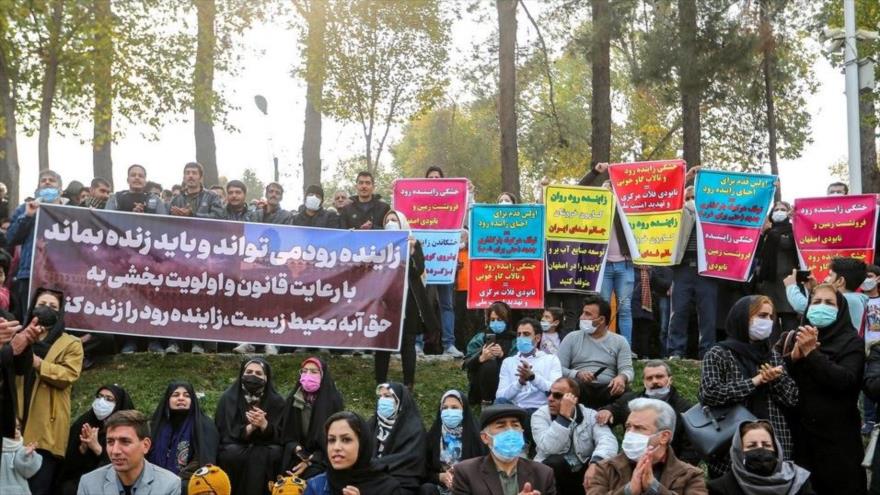 El pueblo reclama en Isfahán reactivación de río Zayande Rud