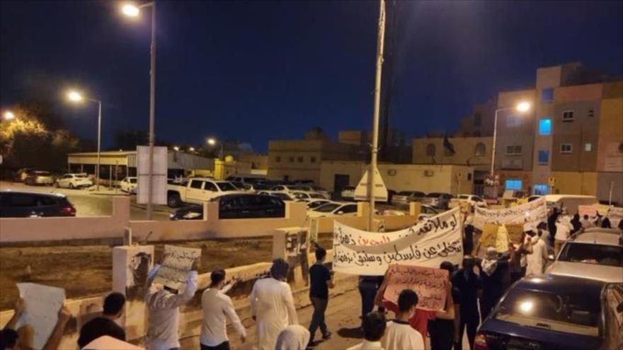 Los manifestantes bareiníes rechazan la visita de una delegación israelí a Manamá, la capital, 19 de noviembre de 2021. (Foto: LuaLuaTV)