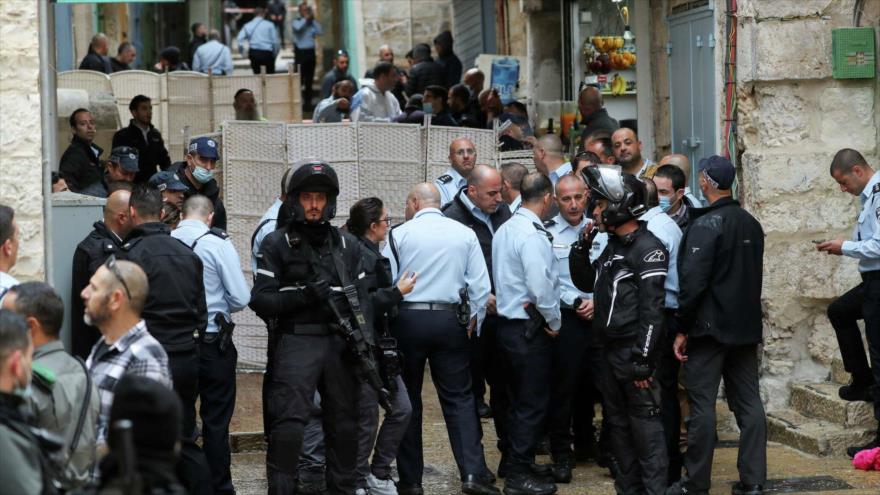 Agentes de la policía israelí cerca del sitio de un ataque de represalia de un palestino, Al-Quds, 21 de noviembre de 2021. (Foto: Reuters)