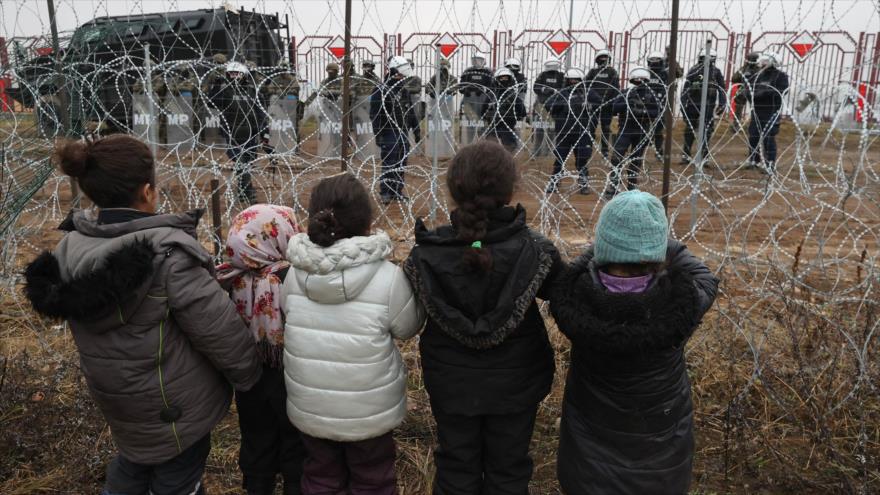 Niños migrantes en la frontera entre Bielorrusia y Polonia, 17 de noviembre de 2021.