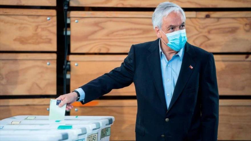 Piñera felicita a Boric y Kast por avanzar a la segunda vuelta