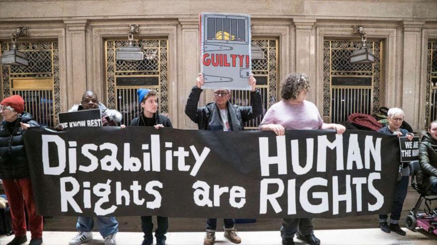 Manifestantes se manifiestan en pro de los derechos de los discapacitados, Nueva York, EE.UU., 19 de enero de 2019.