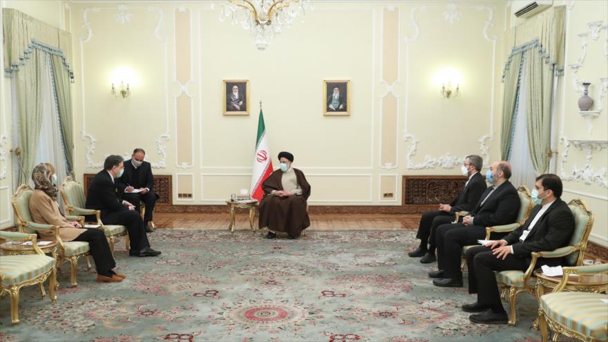 El presidente persa, Seyed Ebrahim Raisi, reunido con el nuevo embajador de España en Irán, 23 de noviembre de 2021. (Foto: President.ir)