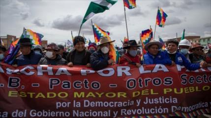 Megamarcha en apoyo a Arce rumbo a La Paz: ¡La derecha no pasará!