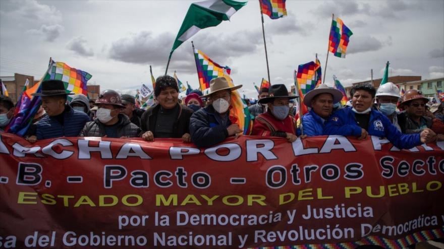 Megamarcha en apoyo a Arce rumbo a La Paz: ¡La derecha no pasará! | HISPANTV