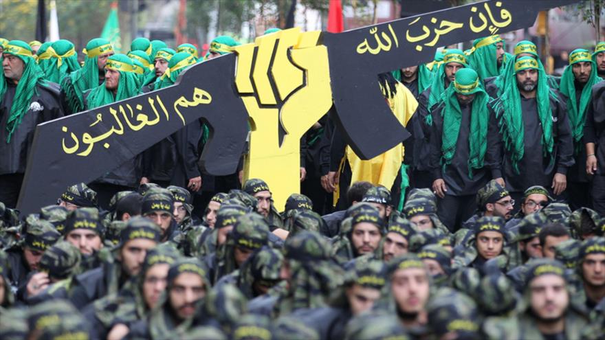 Combatientes del Movimiento de Resistencia Islámica de El Líbano (Hezbolá) durante un desfile.