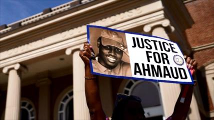 Condenan en EEUU a tres blancos por asesinar a un afroamericano