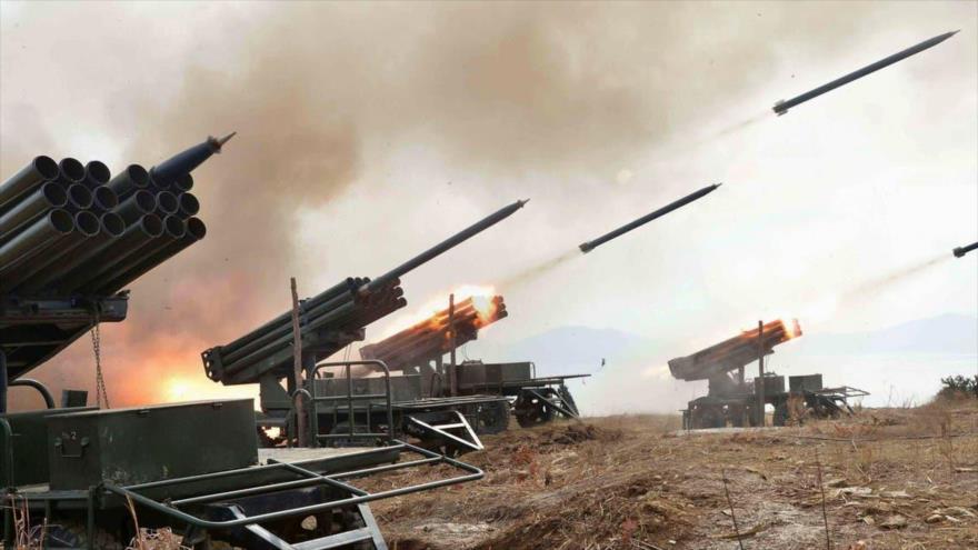 Ejercicios de fuego de artillería y aterrizaje del Ejército de Corea del Norte, guiados por el líder norcoreano Kim Jong Un, 21 de febrero de 2015 (Foto: KCNA)