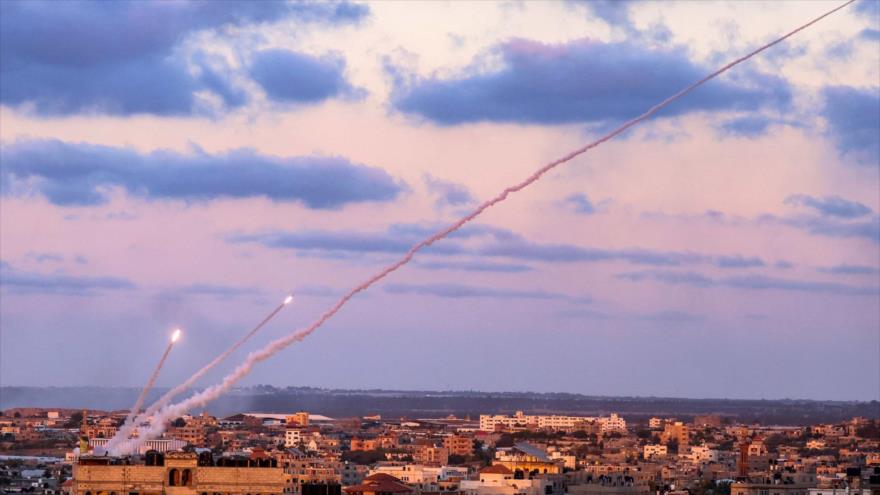 El lanzamiento de cohetes desde el sur de la Franja de Gaza durante el conflicto con el régimen israelí en mayo de 2021. (Foto: AFP)