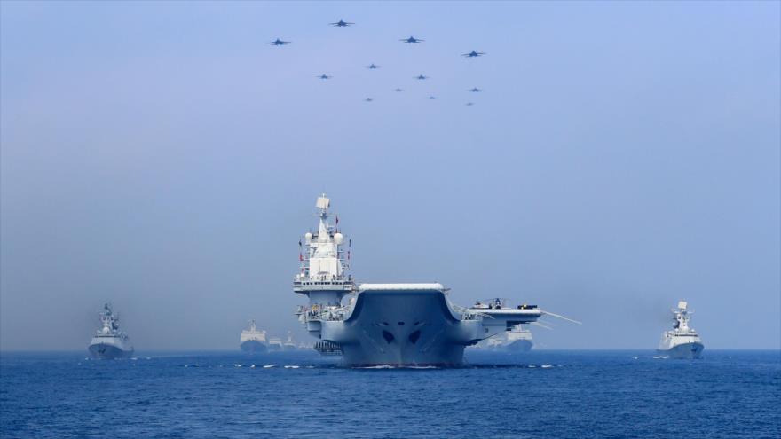 Buques de guerra y aviones de combate chinos participan en una exhibición militar en el mar de la China Meridional, 12 de abril de 2018. (Foto: Reuters)