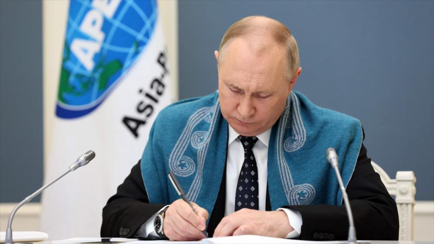 El presidente ruso, Vladimir Putin, en una cumbre virtual de APEC, Moscú, 12 de noviembre de 2021. (Foto: AFP)