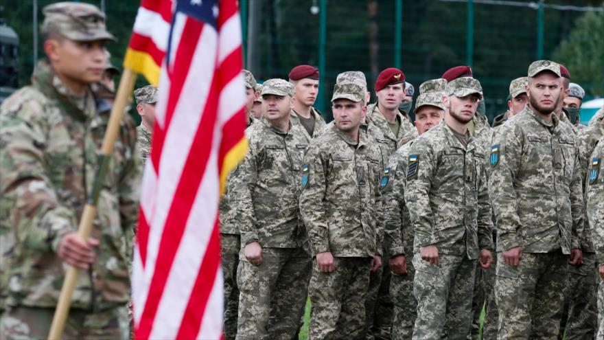 Militares de ejércitos de EE.UU. y Ucrania asisten a la ceremonia de apertura de un ejercicio militar en la región ucraniana de Lviv, 20 de septiembre de 2021. (Foto: Reuters)
