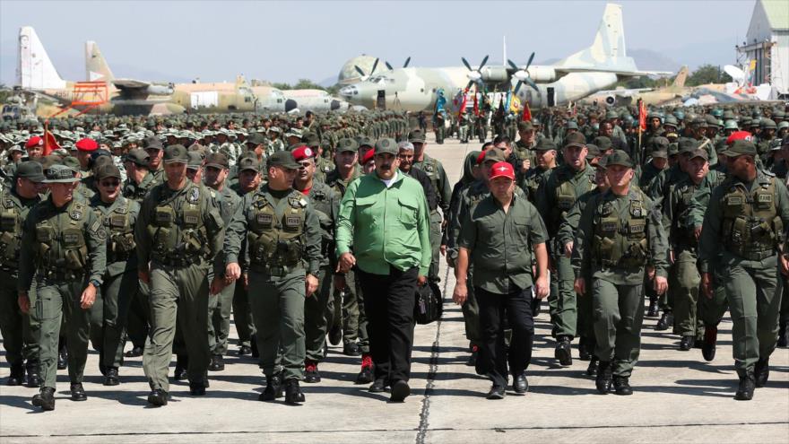 Maduro muestra dientes a los narcos, desplegando Aviación Militar
