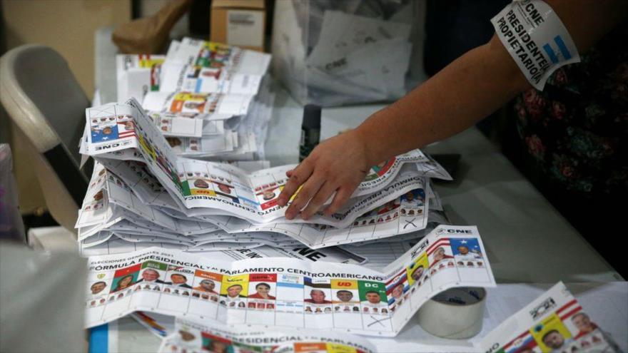 Honduras decide: cierran centros de votación y esperan resultados
