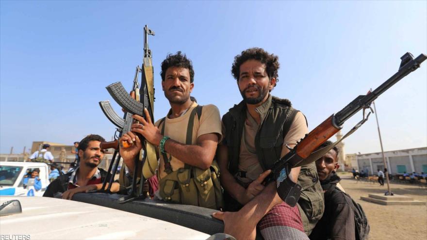 Fuerzas del movimiento popular yemení Ansarolá tras una victoria frente a la coalición liderada por Arabia Saudí. (Foto: Reuters)