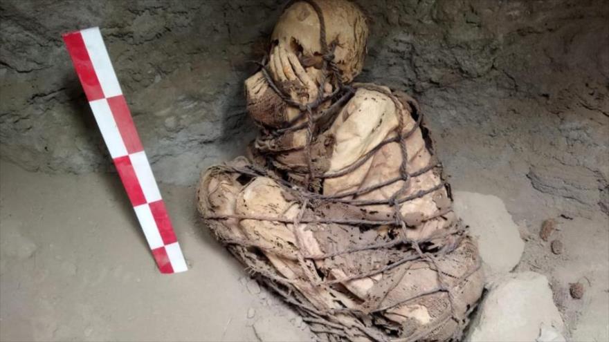 Hallan una momia atada con cuerdas de al menos 800 años en Perú | HISPANTV