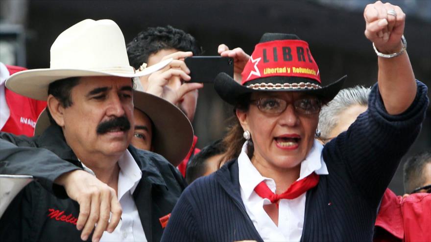 El expresidente hondureño Manuel Zelaya y su esposa Xiomara Castro, ganadora de las elecciones presidenciales de Honduras.