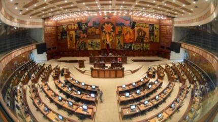 Parlamento de Ecuador revisa informe sobre papeles de Pandora