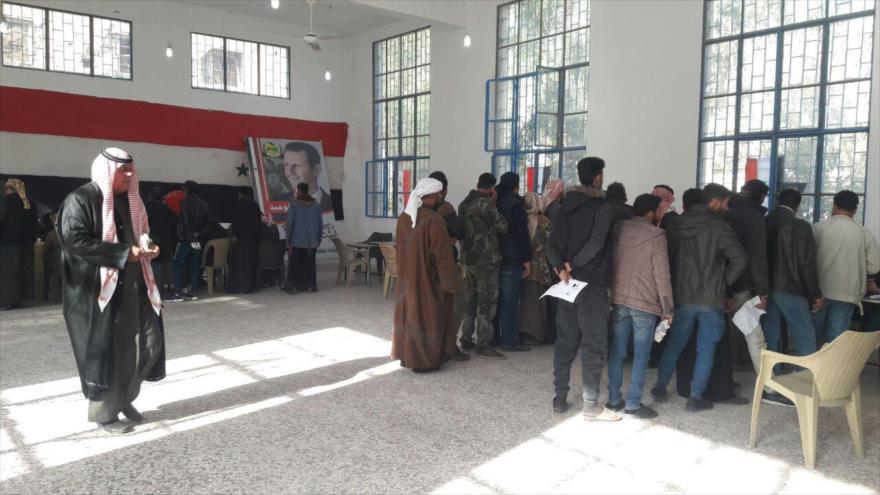 Rebeldes sirios se unen al proceso de reconciliación en la provincia siria de Deir Ezzor.