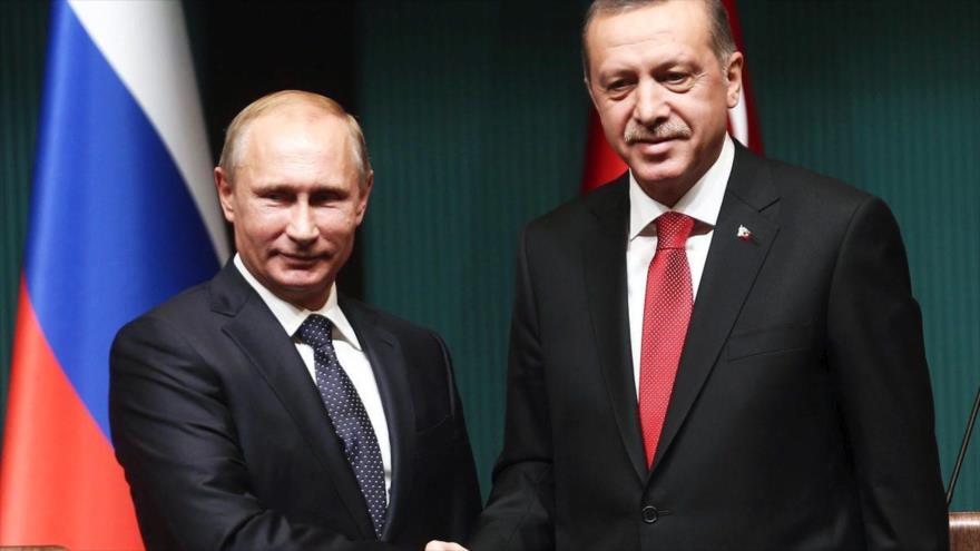 Presidente de Rusia,Vladimir Putin (izda.) y el presidente de Turquía, Recep Tayyip Erdogan. (Foto: AP)
