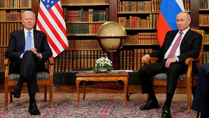 El presidente de EE.UU., Joe Biden, y el presidente de Rusia, Vladimir Putin, en una reunión en Suiza, 16 de junio de 2021. (Foto:Reuters)