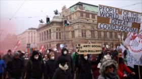 Toman las calles los anti-vacuna: ¡Ni mascarilla, ni cierre forzado!