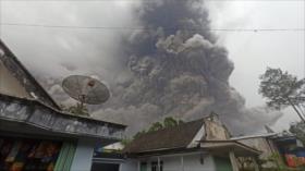 Vídeo: Erupción de volcán Semeru en Indonesia deja 13 muertos