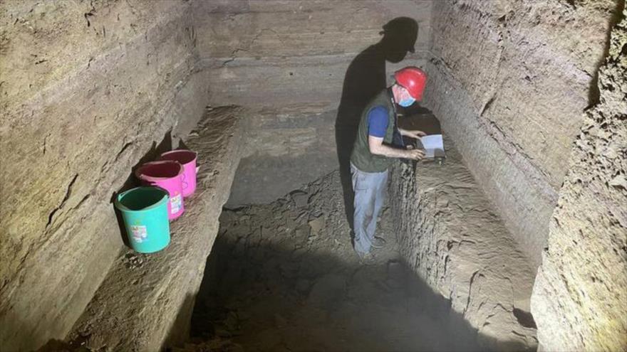Arqueólogos españoles realizan excavaciones en Egipto.