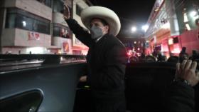 Presidente de Perú evita juicio político de destitución