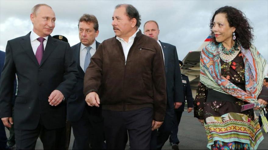De izq. a dcha.: Presidente ruso, Vladimir Putin; mandatario nicaragüense, Daniel Ortega, y vicepresidenta de Nicaragua, Rosario Murillo.