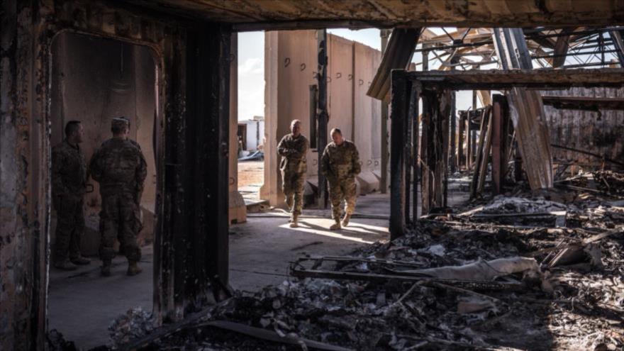 Parte de la base estadounidense de Ain Al-Asad en la provincia iraquí de Al-Anbar destruida por un ataque de misiles iraníes.