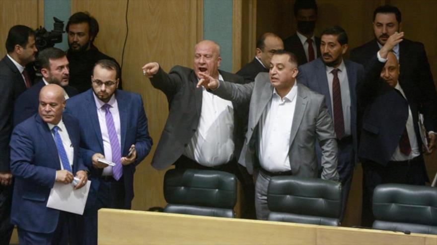 Parlamento jordano explota en furia por vergonzoso pacto con Israel | HISPANTV