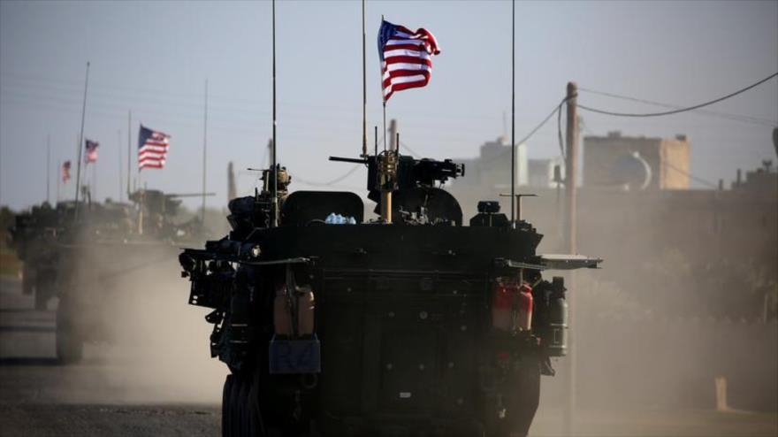 Un convoy de vehículos blindados de las fuerzas de EE.UU. en las afueras de Manbij, la ciudad norteña de Siria. (Foto: AFP)