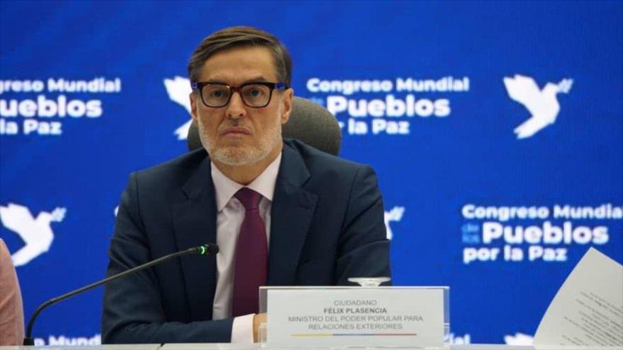 El ministro de Asuntos Exteriores de Venezuela, Félix Plasencia, participa en la apertura del Congreso Mundial de los Pueblos por la Paz en Venezuela, 9 de diciembre de 2021.