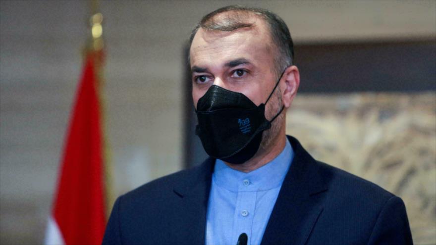 El canciller de Irán, Hosein Amir Abdolahian, durante una conferencia de prensa en Beirut, capital de El Líbano, 7 de octubre de 2021.