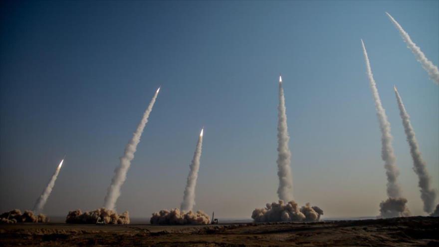 El Cuerpo de Guardianes de Irán lanza misiles en un ejercicio militar en el país persa, 15 de enero de 2021. (Foto: Sepahnews)