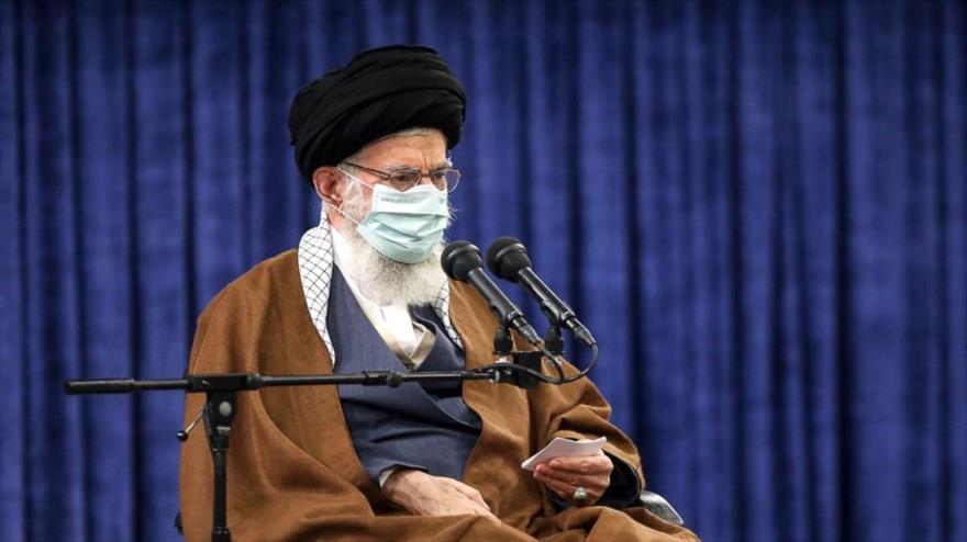 Líder de Irán conmemora el Día Nacional de la Enfermera