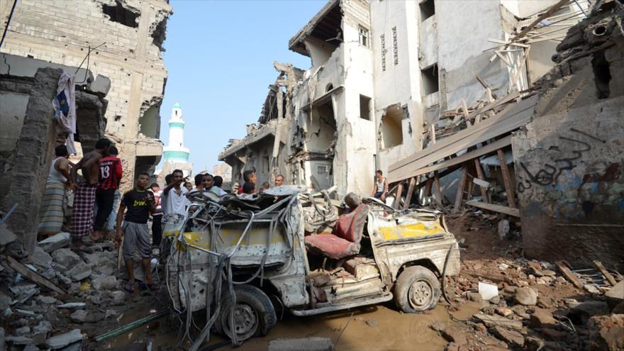Las ruinas causadas por un ataque saudí contra Al-Hudayda, Yemen. (Foto: Reuters)