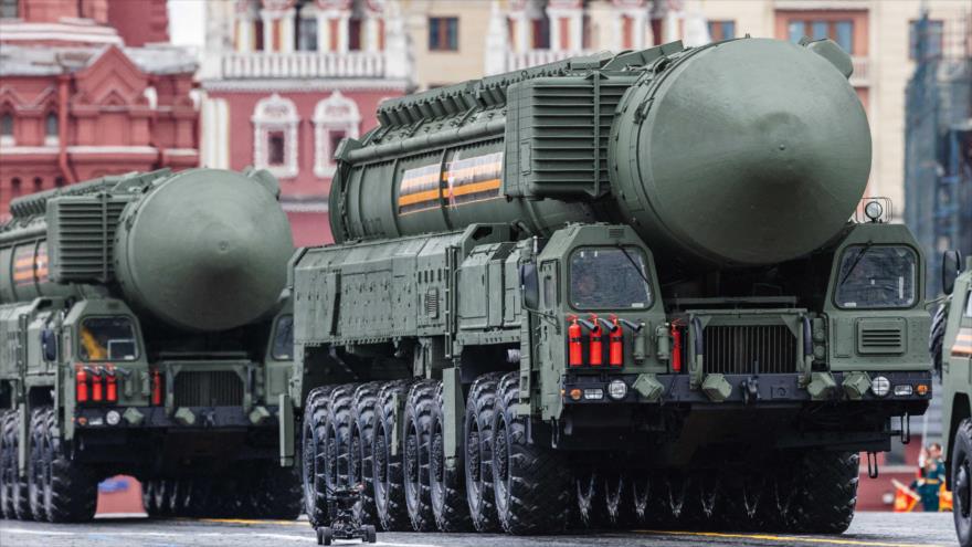 Misiles balísticos intercontinentales de Rusia durante una parada militar, Moscú, 9 de mayo de 2021. (Foto: AFP)