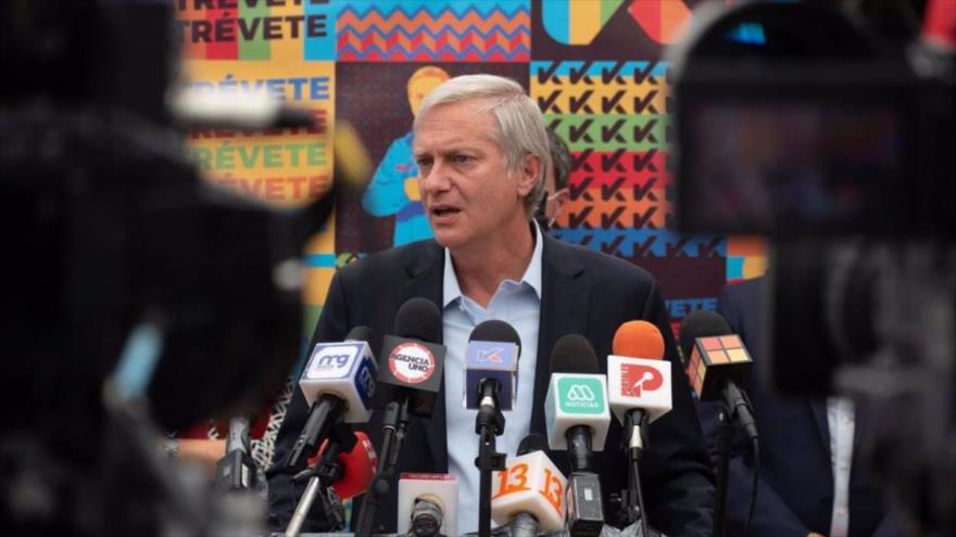 El candidato presidencial del Frente Social Cristiano, José Antonio Kast, en una rueda de prensa.