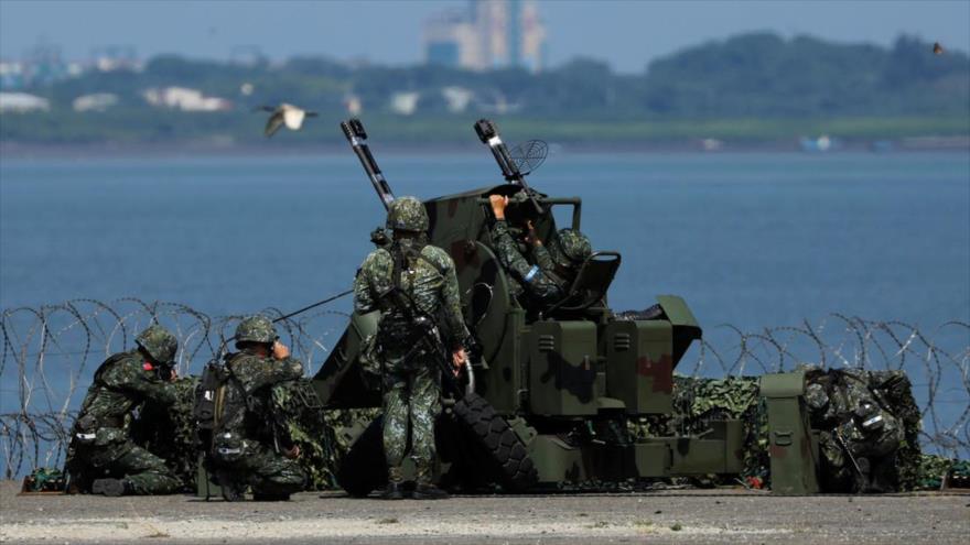 Soldados taiwaneses participan en un ejercicio militar que simula invasión de isla por Ejército chino en Nueva Taipéi, Taiwán. (Foto: Reuters)