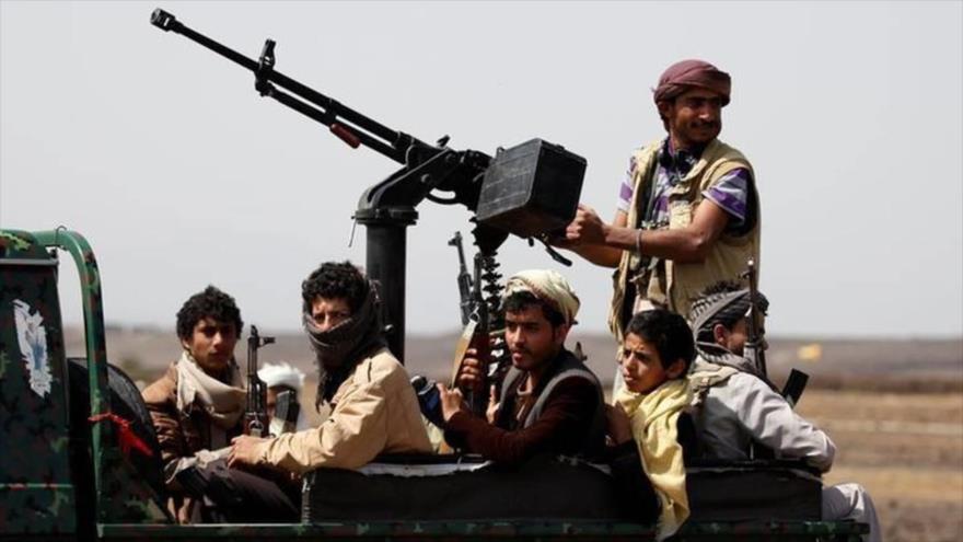 Fuerzas del movimiento popular yemení Ansarolá en una zona rural cerca de Saná, Yemen. (Foto: Reuters)