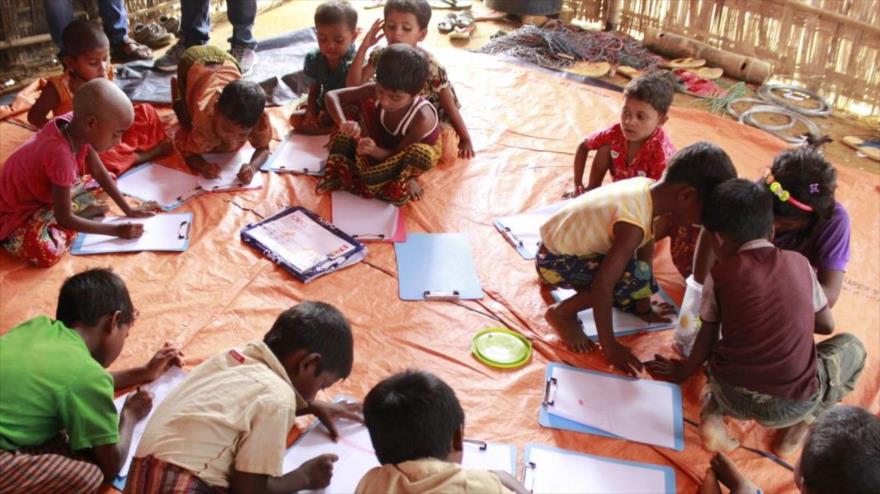 Bangladés niega la educación a 32 000 niños de refugiados rohingyas