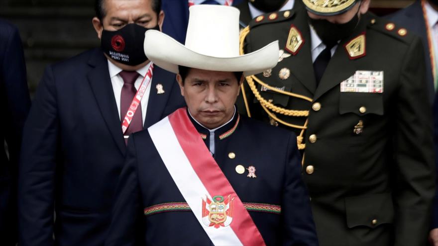 El presidente de Perú, Pedro Castillo, abandona el Congreso después de su ceremonia de juramentación, Lima, 28 de julio de 2021. (Foto: Reuters)