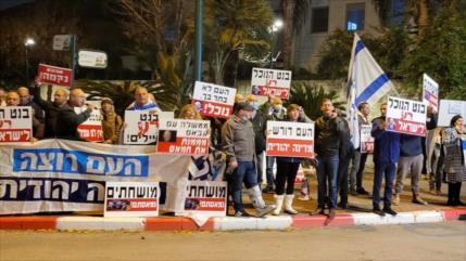 Policía israelí reprime masivas protestas contra Bennett
