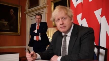 Boris Johnson pierde un ala: Dimite arquitecto de Brexit