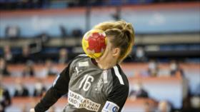 Foto viral que sacude el mundo: Pelota se come cara de arquera danesa