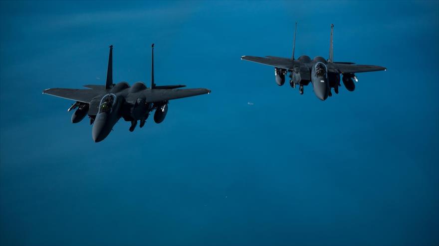 Dos F-15 de la Fuerza Aérea de EE.UU. sobrevuelan en un lugar no revelado, 10 de febrero de 2021 (Foto: USAF)