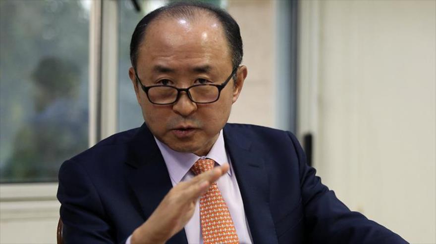 El embajador de Corea del Sur en Teherán, Yun Kang-hyeon, habla en una entrevista con ILNA, 20 de diciembre de 2021. (Foto: ILNA)