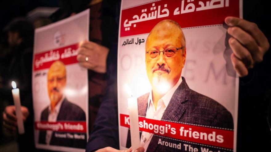 Cartel en el que se exige justicia por el asesinato del periodista saudí Jamal Khashoggi.